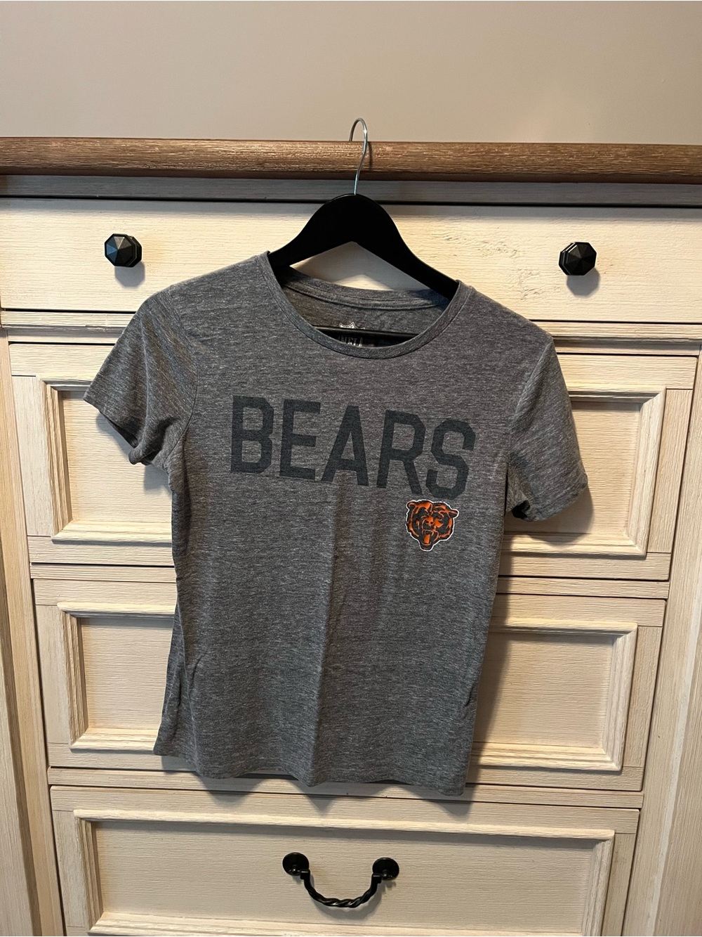 NFL Gray 'BEARS' Short-Sleeve Women’s Tee with Team Logo